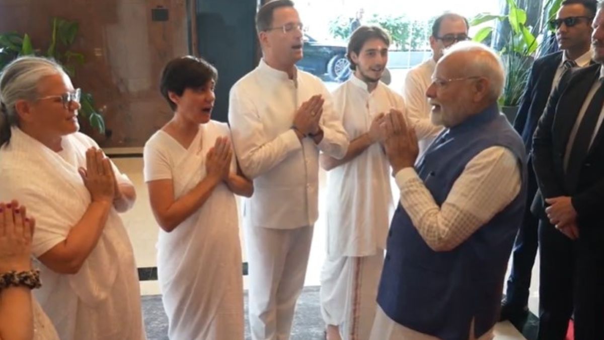 PM Narendra Modi Receives Spiritual Welcome in Croatia with Gayatri Mantra Chanting in Zagreb 1 PM Narendra Modi Receives Spiritual Welcome in Croatia with Gayatri Mantra Chanting in Zagreb