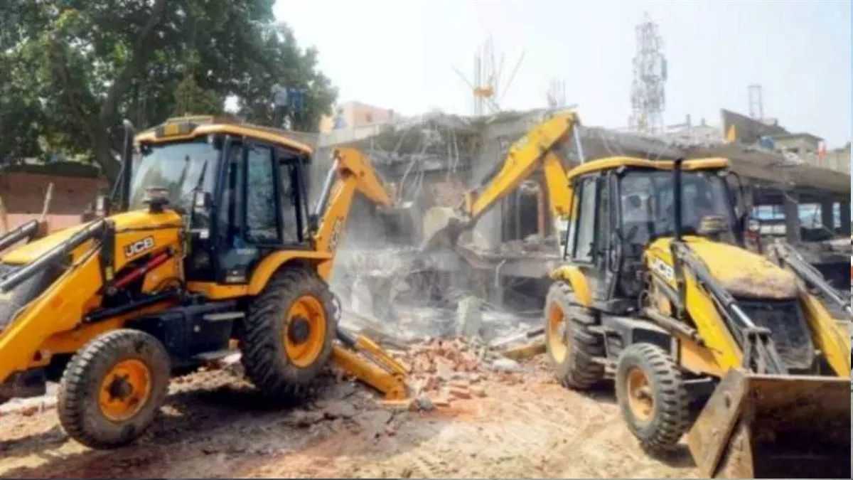 Bulldozer Action in Faridabad: Dabua Mandi में गिराईं गईं 50+ दुकानें 1 Bulldozer Action in Faridabad: Dabua Mandi