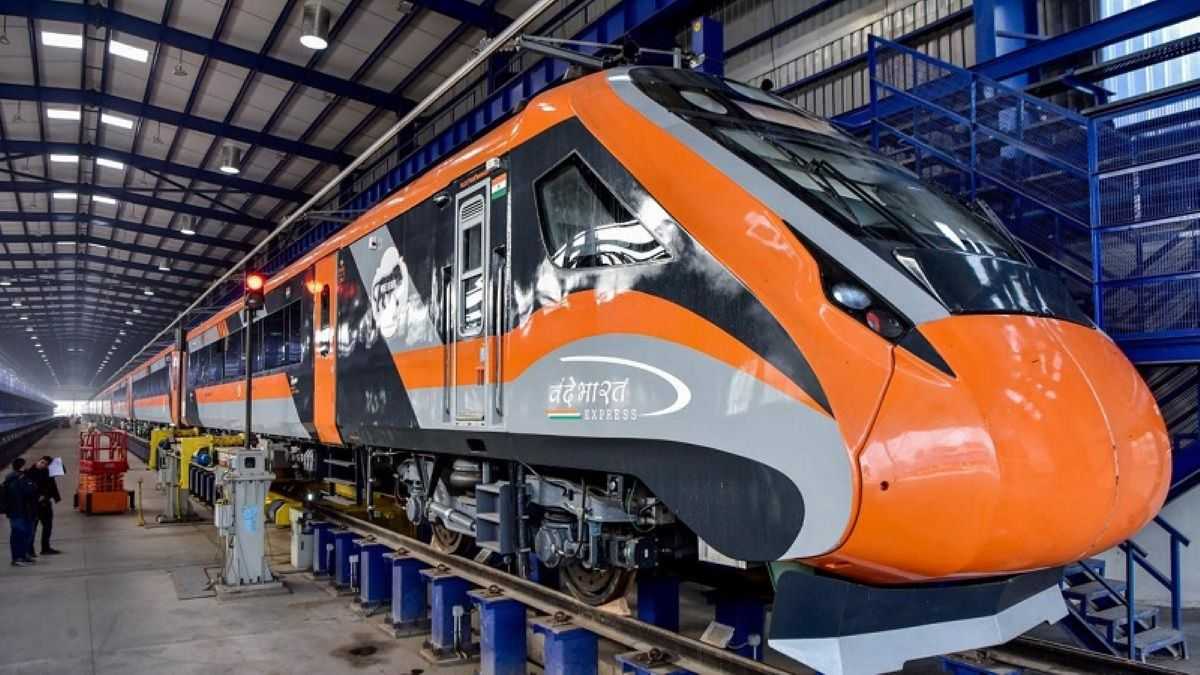 Historic Launch: Vande Bharat Express Begins Service on Katra-Srinagar Route with 530 Passengers Onboard 1 Katra-Srinagar Vande Bharat Express: Historic Launch 2025