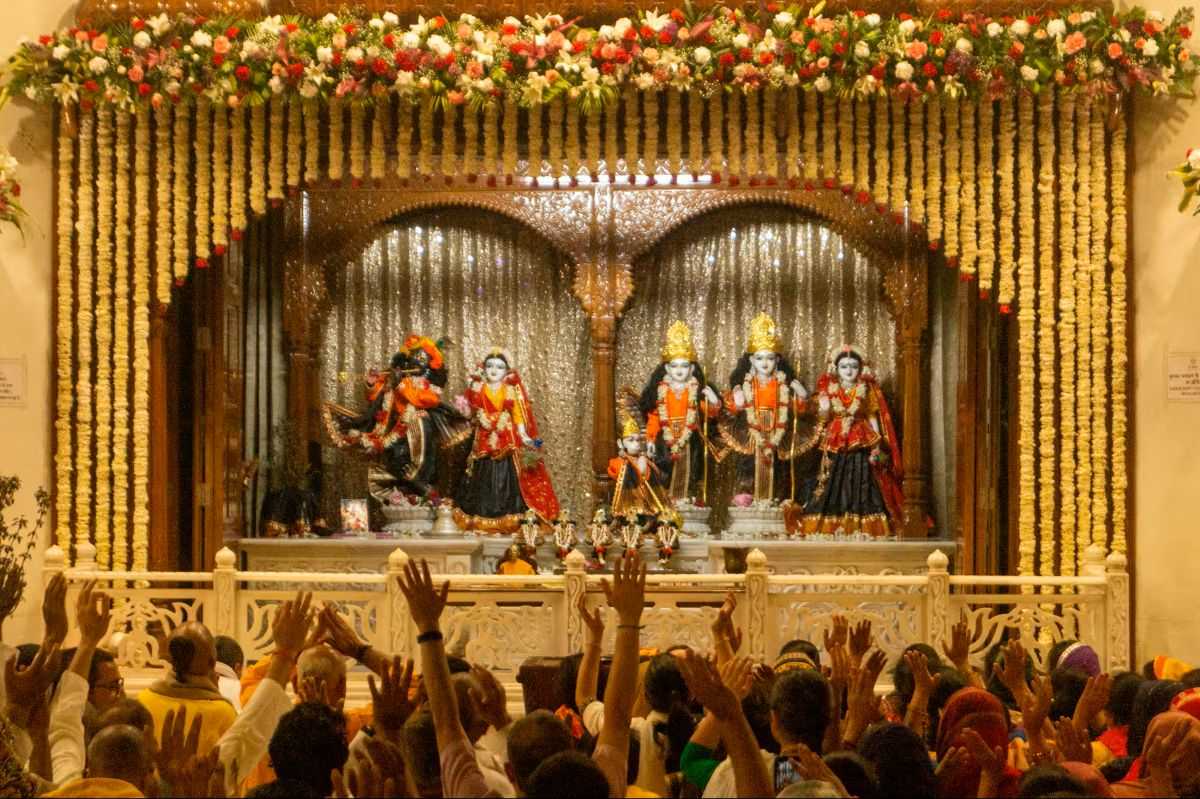 Faridabad Tourist Places: इन 9 ऐतिहासिक जगहों को देखे बिना मत लौटिए – हर जगह में छुपा है अनोखा इतिहास! 5 Faridabad ISKCON Temple