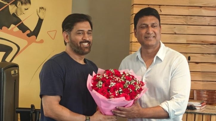 MS Dhoni Honored in Ranchi by Jharkhand Cricket, Celebrating His New ICC Hall of Fame Induction 1 ms dhoni with jsca president 101459388