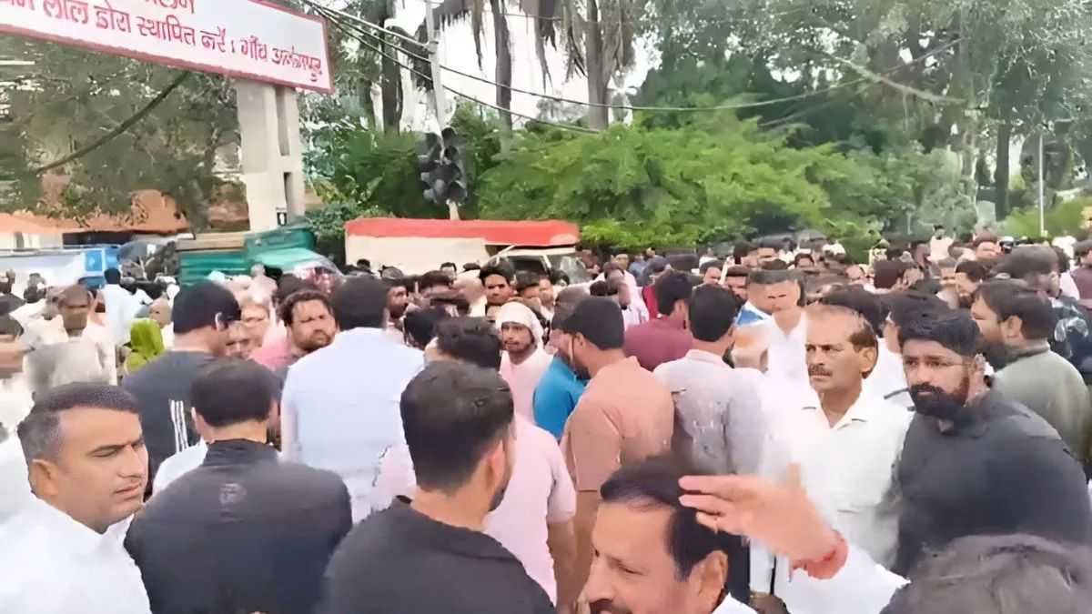 अनंगपुर में Anangpur Demolition Protest, सड़कों पर उतरे ग्रामीण 1 Faridabad Anangpur Demolition Protest पर Massive Anger, गांव में Road Block
