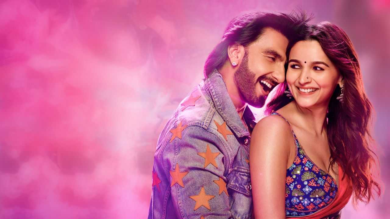Alia Bhatt and Ranveer Singh romantic scene from award-winning film Rocky Aur Rani Kii Prem Kahaani